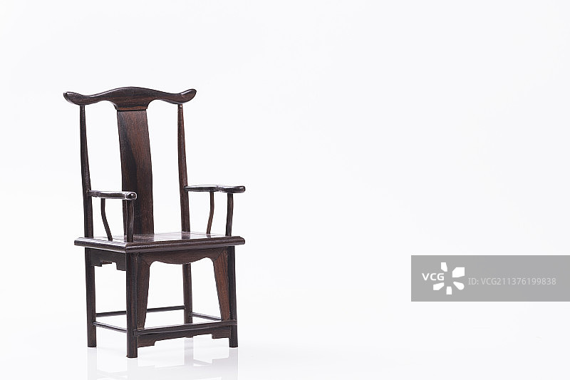 一组官帽椅硬木家具特写图片素材