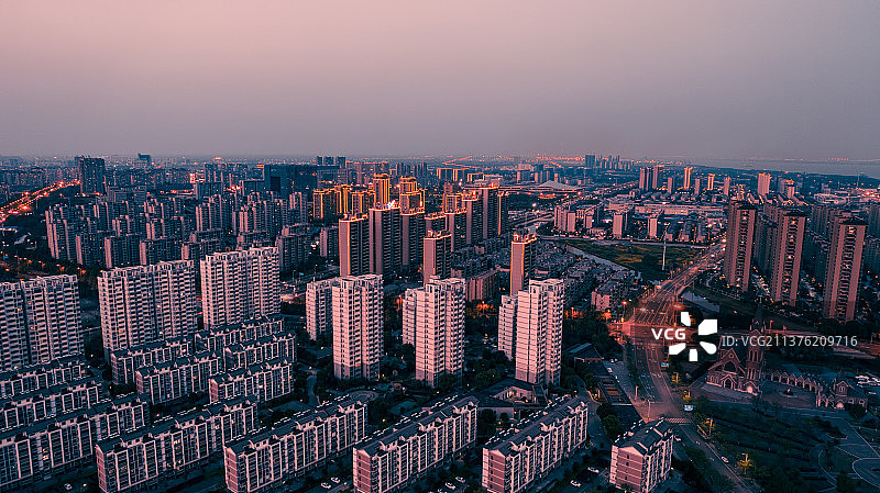 华灯初上的新城夜景图片素材