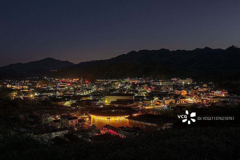 世界文化遗产、全国重点文物保护单位福建省漳州市南靖县云水谣风景区怀远楼春季夜晚风光图片素材