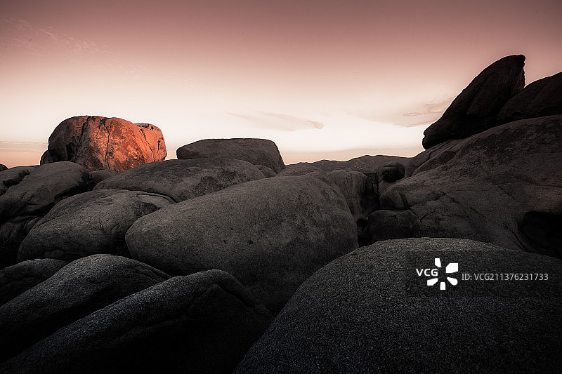 约书亚树国家公园中的巨石图片素材