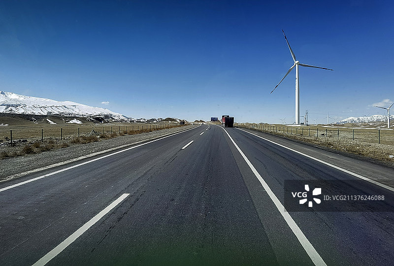 风车与公路图片素材
