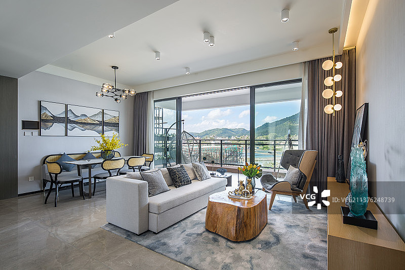 现代客厅、沙发、窗户、会客室、宽敞明亮、样板间、室内设计、海景图片素材
