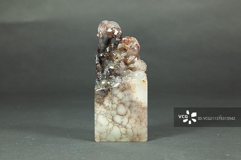 寿山高山玛瑙石三羊开泰钮章图片素材