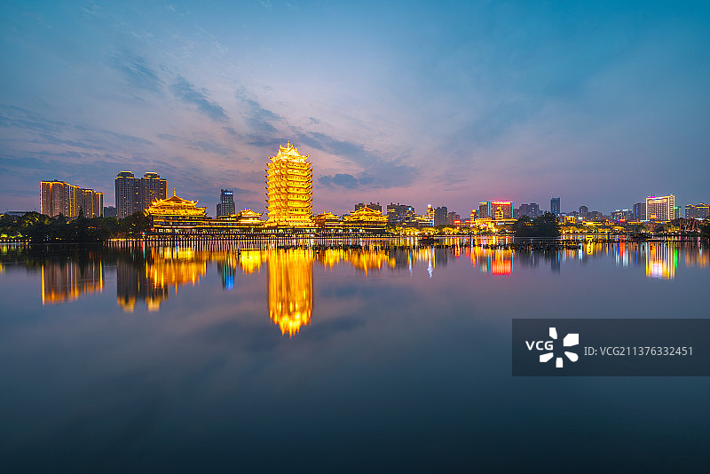 眉山远景楼和湿地公园夜景图片素材