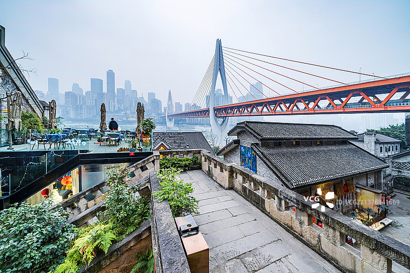 重庆龙门浩老街与东水门长江大桥图片素材