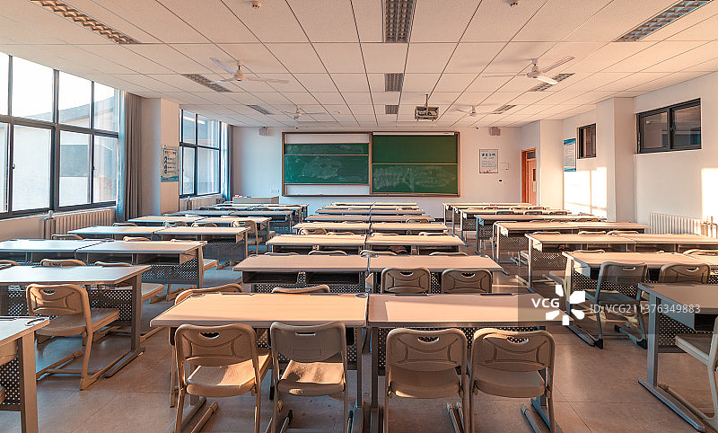 夕阳下的教室图片素材