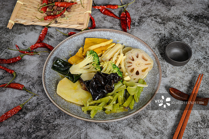 藤椒味钵钵鸡素食拼盘图片素材