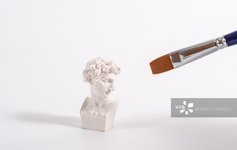 石膏像和画笔图片素材