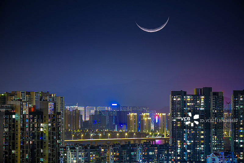 弦月当空图片素材