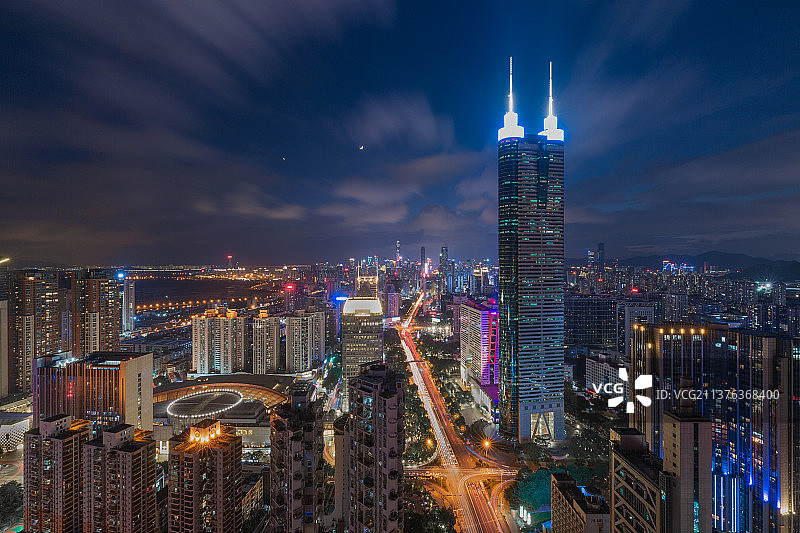 中国深圳市罗湖区地王大厦傍晚时分图片素材