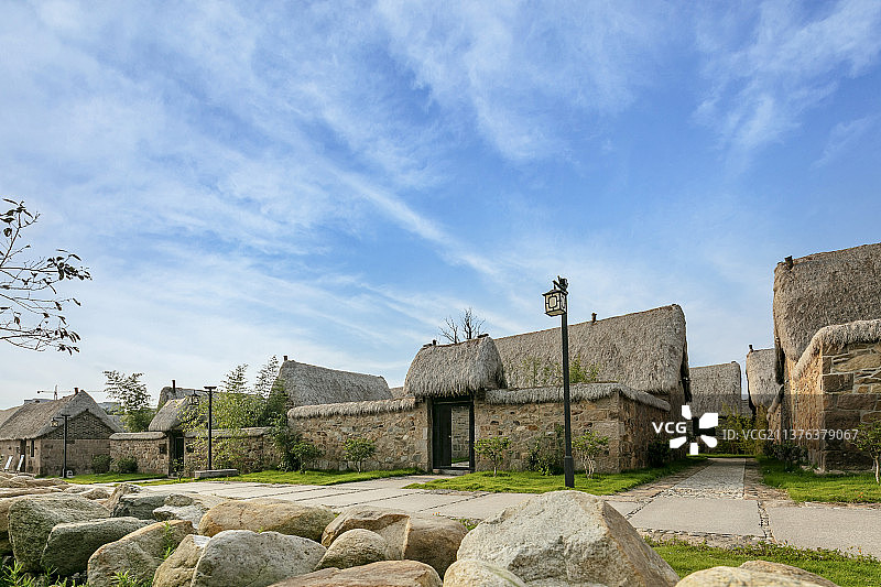 中国山东威海荣成东楮岛风景区特色民居海草房图片素材