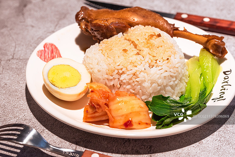 家庭版鸭腿饭图片素材
