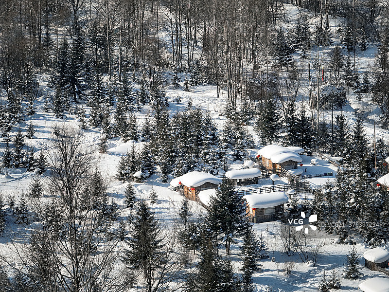 航拍长焦下的雪乡故里图片素材