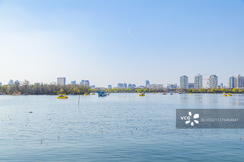 天津市水上公园湖面天际线图片素材