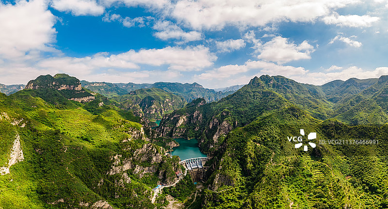 中国河南焦作修武县峰林峡景区太行山夏季风光航拍高视角拍摄图片素材