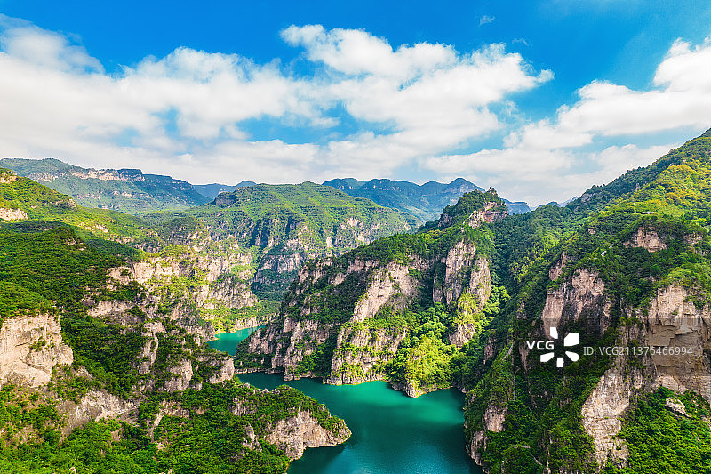 中国河南焦作修武县峰林峡景区太行山夏季风光航拍高视角拍摄图片素材