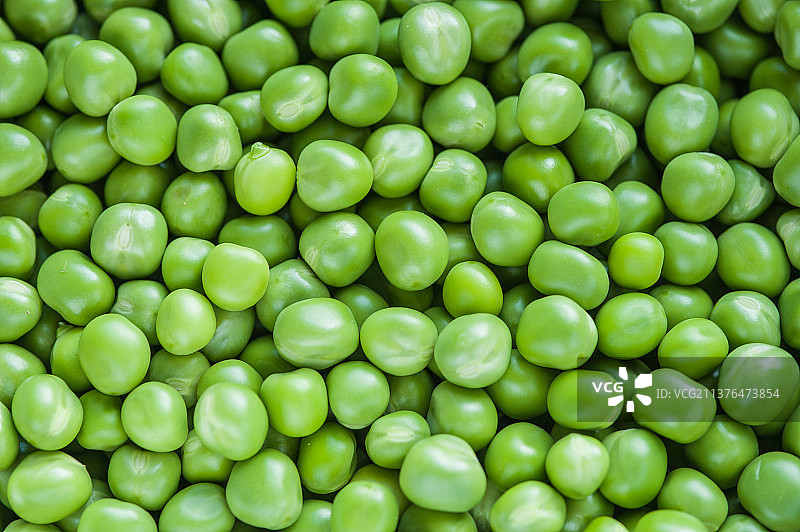 新鲜蔬菜豌豆特写白色背景图片素材