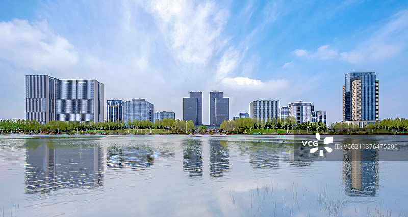 中国河南郑州龙子湖商务区全景城市春季风光图片素材