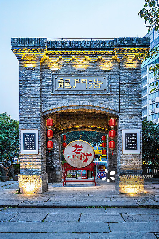 重庆市旅游景点龙门浩老街东门图片素材