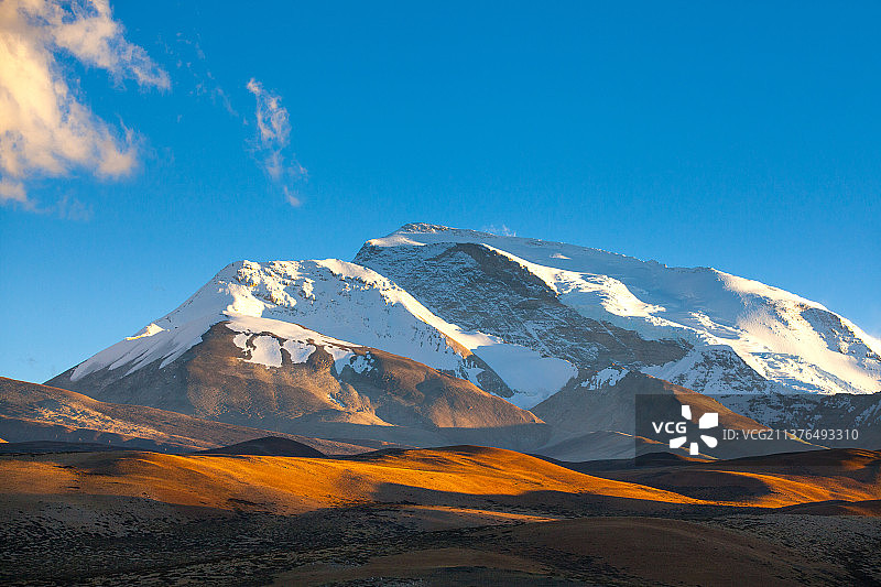 纳木那尼峰图片素材
