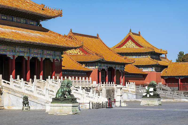 故宫中轴线外朝太和门青铜狮子和昭德门图片素材