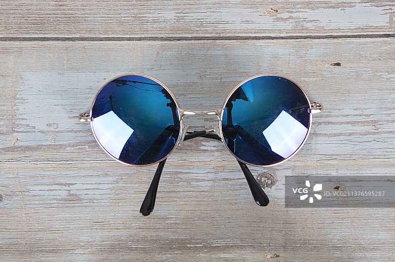 一副圆形太阳镜图片素材