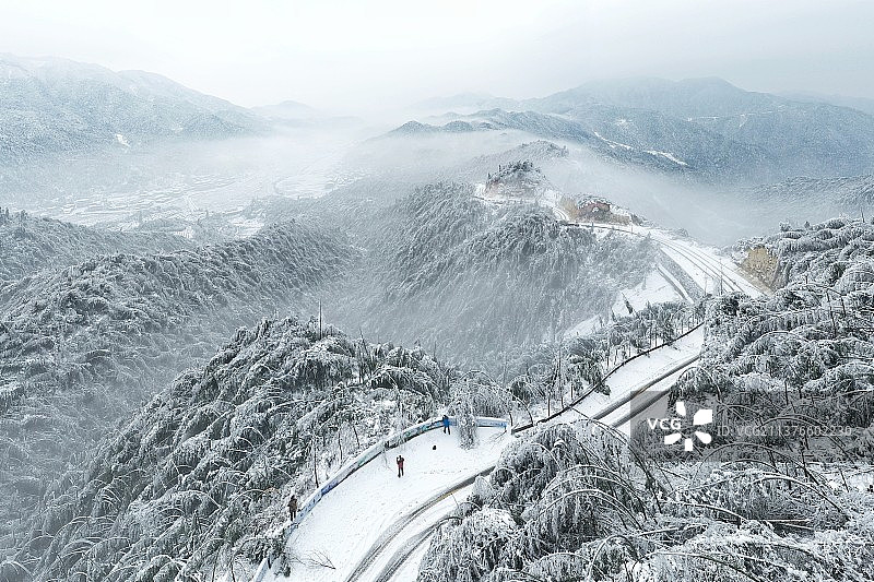 航拍大雪后的常宁市天堂山图片素材