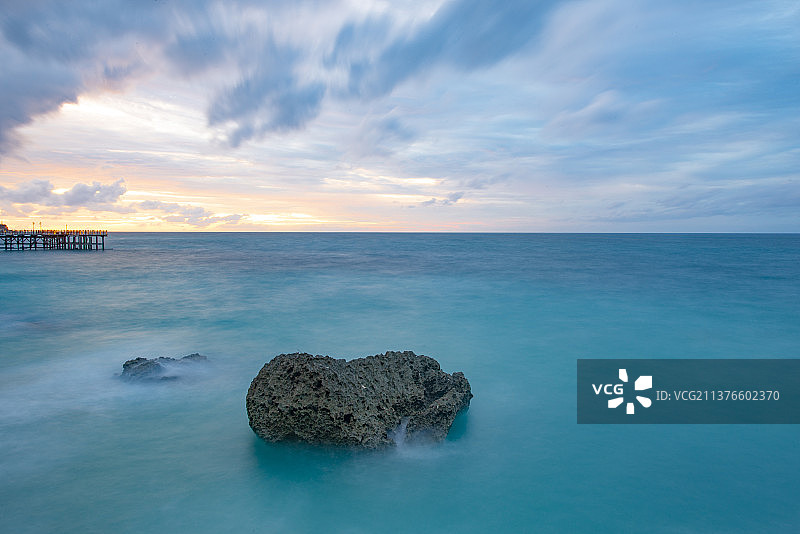 磐石流云图片素材