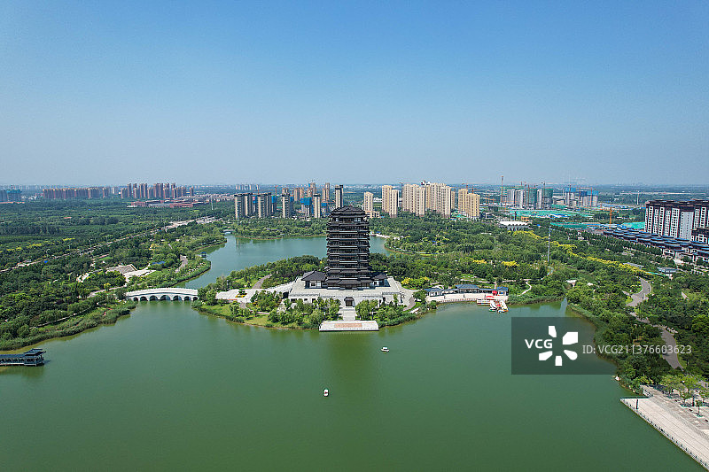 航拍视角下的淄博齐盛湖图片素材