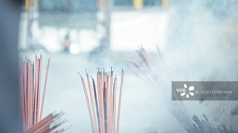 拉萨扎基寺的香火图片素材