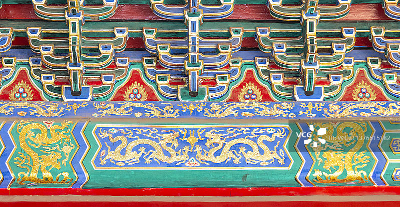 北京故宫皇极殿金龙和玺彩画、斗拱图片素材