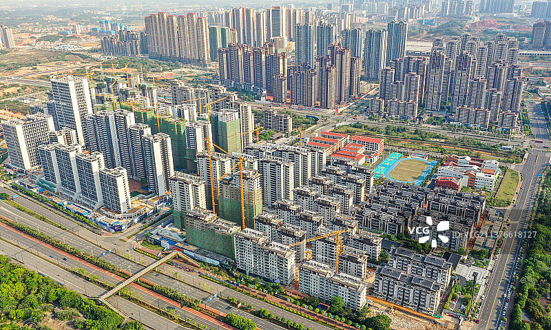 南宁五象新区地产楼盘如雨后春笋。图片素材