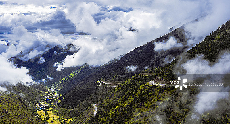 朝圣的路上图片素材