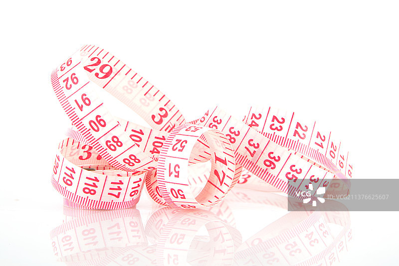 白背景上一团软尺图片素材