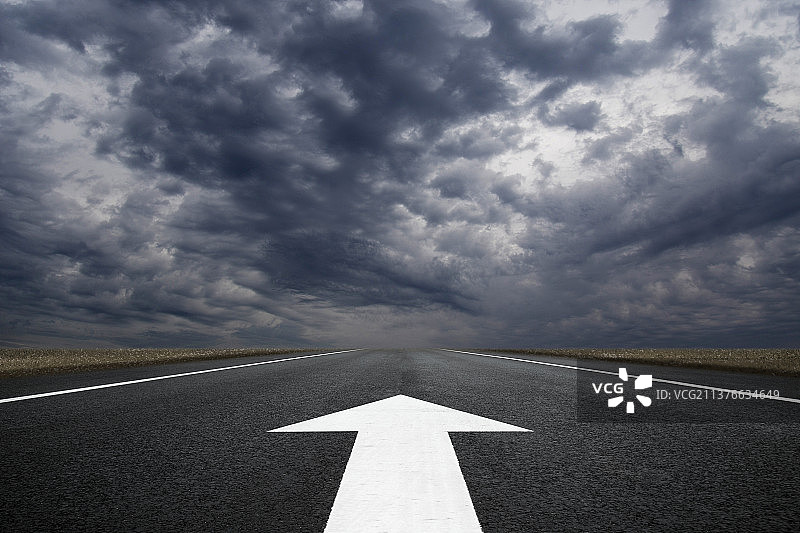 道路前景黯淡危机四伏图片素材