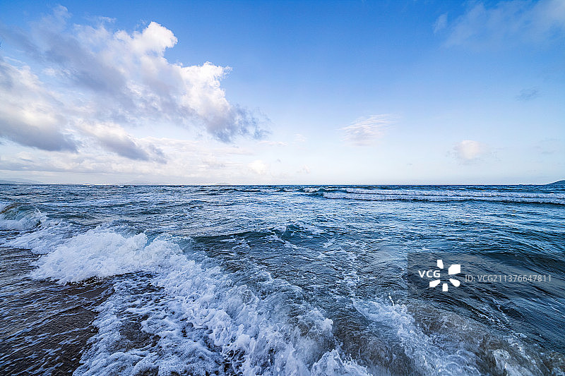 三亚海棠区海棠湾海景蓝天白云风景图片素材