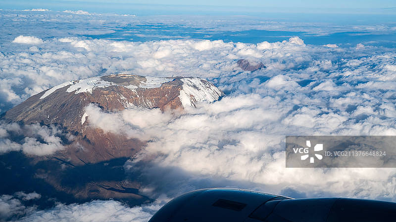 乞力马扎罗山有“非洲屋脊”之称，许多地理学家称它为“非洲之王”。图片素材