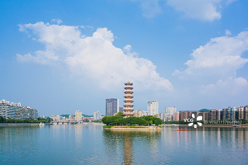 水中宝塔-城市风光图片素材