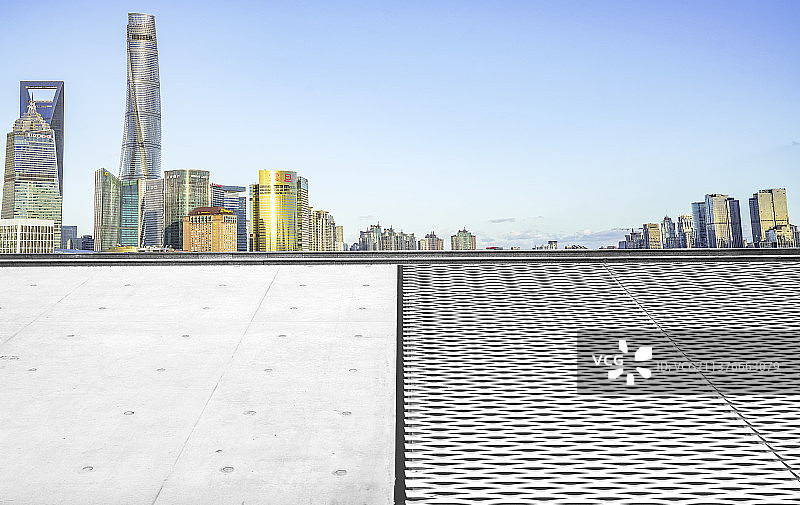 上海陆家嘴金融区户外道路平台图片素材