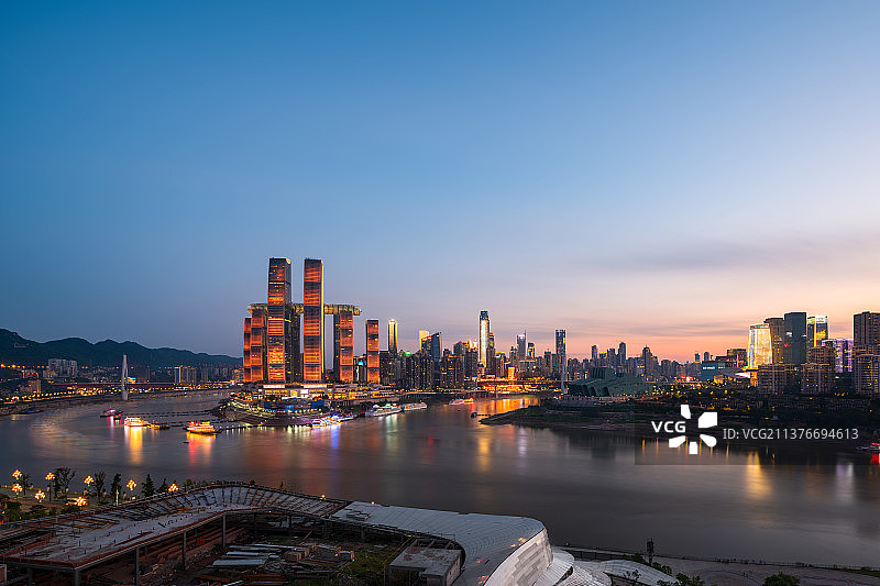 重庆市渝中区来福士广场两江交汇图片素材