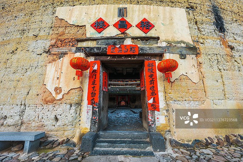 世界文化遗产福建漳州市南靖县书洋镇“东歪西斜”700年——裕昌楼大门图片素材