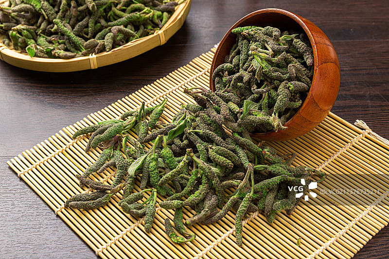 新采摘的野生构树穗图片素材