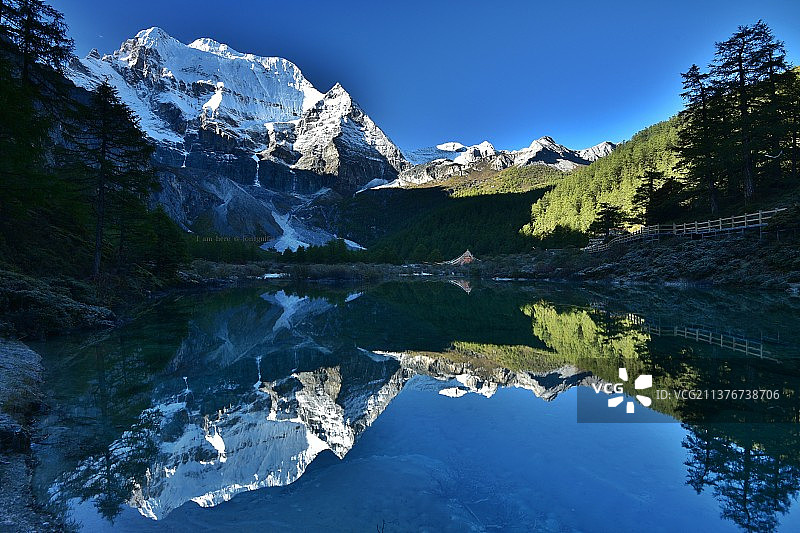 圣洁仙乃日图片素材