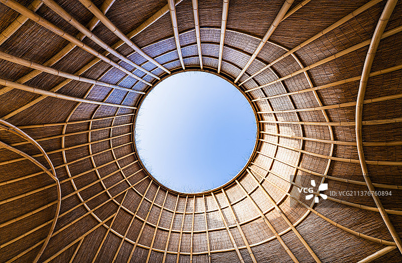 竹海观天--浙江安吉余村村竹建筑内景.极简天空.热带.结构.民宿.古韵.风景图片素材