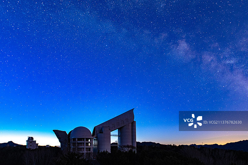 郭守敬望远镜的星空图片素材