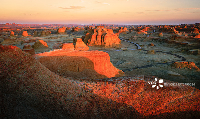 新疆地形地貌峡谷景观魔鬼城风貌图片素材