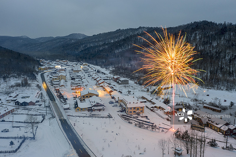 小山村也有烟花图片素材