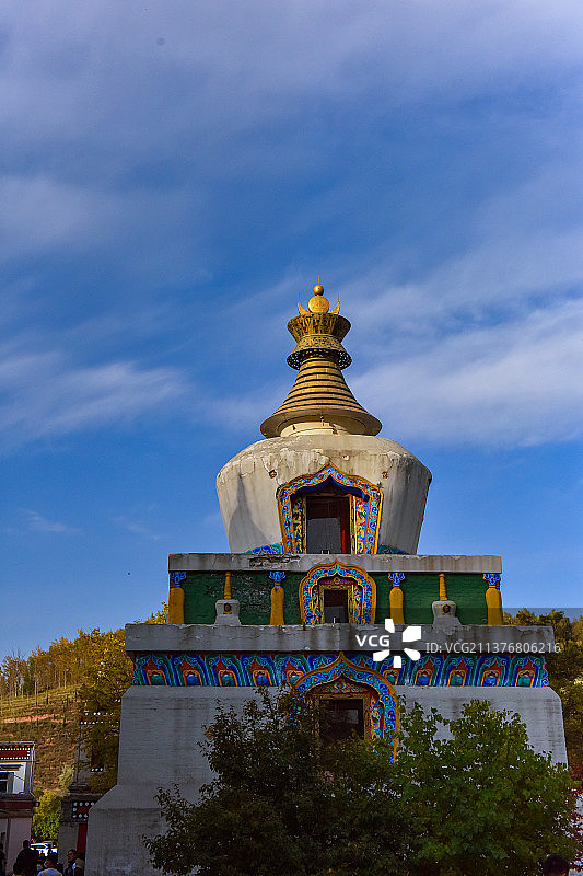 青海塔尔寺寺庙辩经佛教建筑图片素材