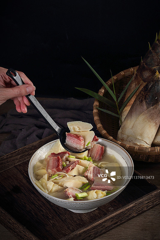 影棚拍摄竹笋菜品腌笃鲜中餐图片素材