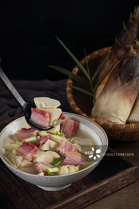 影棚拍摄竹笋菜品腌笃鲜中餐图片素材